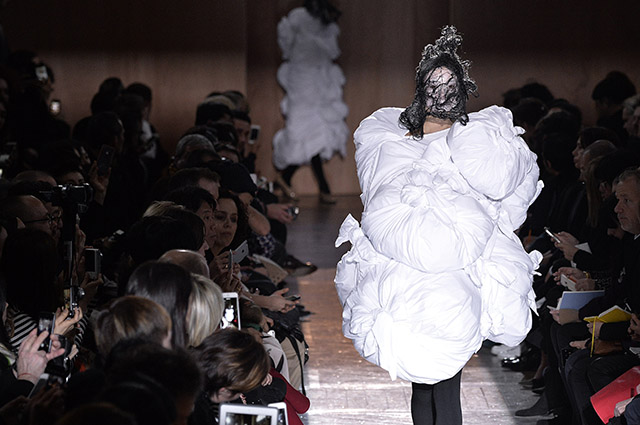 Comme Des Garcons - Runway RTW - Fall 2015 - Paris Fashion Week